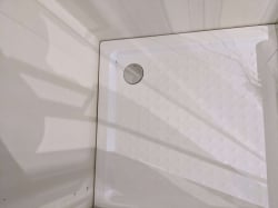 Превью фото Душевой поддон BRAVAT Type-S2 квадратный с регулируемыми по высоте ножками с сифоном в комплект 900x900x140 (Type-S2 P19) № 1